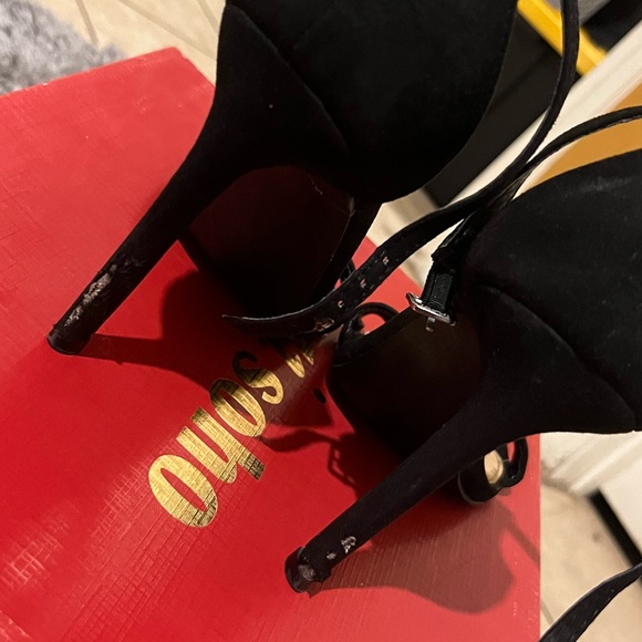 Forever 21 Black Strappy Heels - Picture 3 of 3